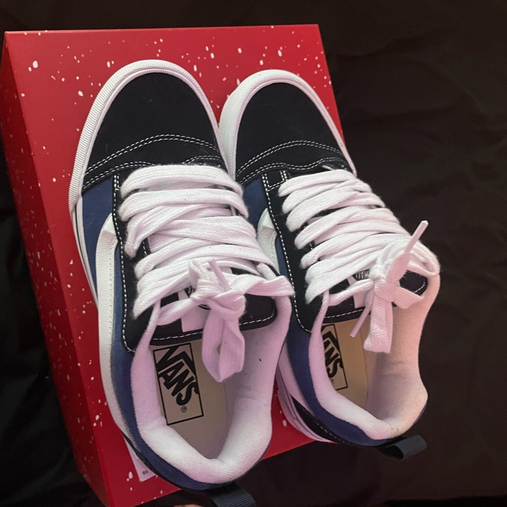 van knu skools, with the box